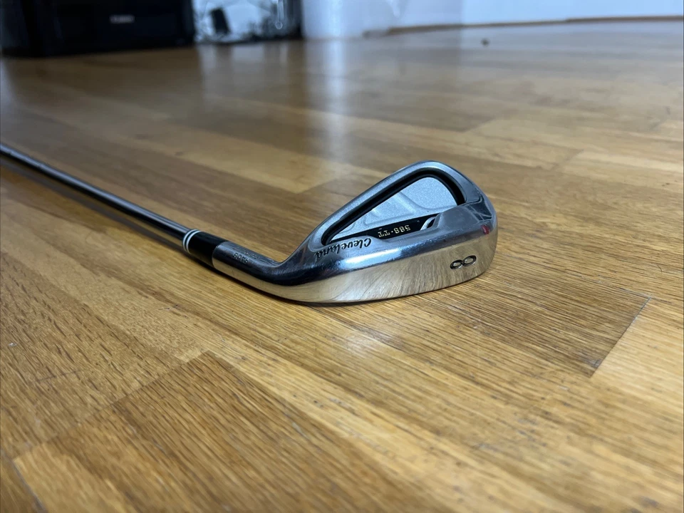 Cleveland 588 TT Forged Face 8 Iron Reg flex Traction 85 Shaft Cleveland Grip. - Image 3 of 4