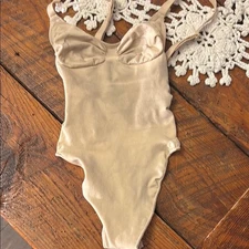 New SKIMS Cream Bodysuit with Sweetheart Neckline xs