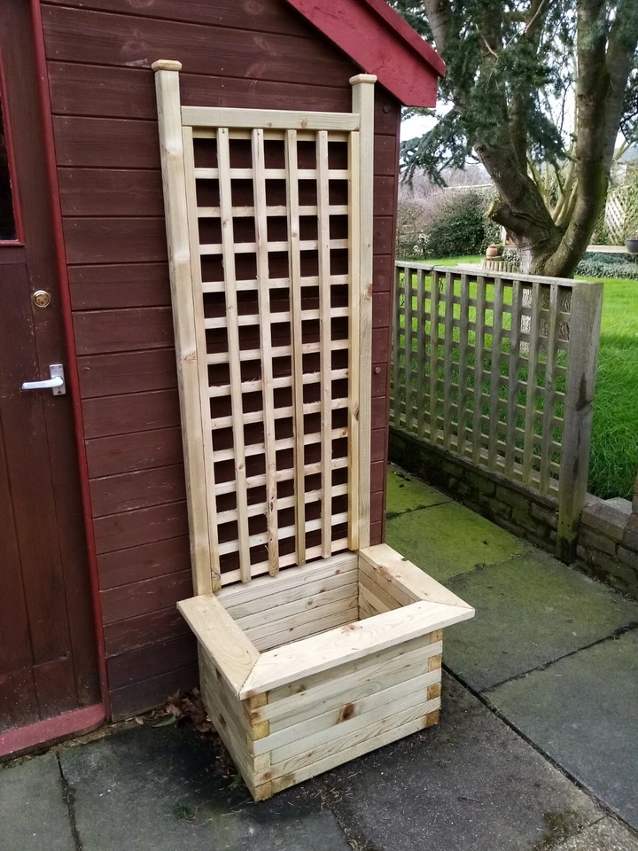 The Broadway Rustic Block Tanalised Wood Garden Patio Planter with Trellis Panel - Image 4 of 4