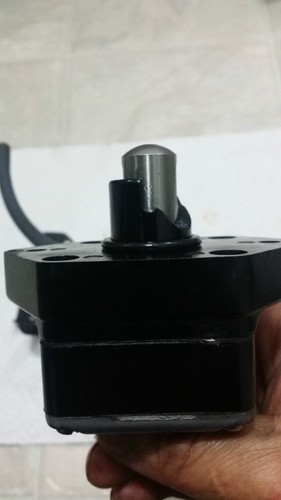 2003 Yamaha 25HP outboard motor fuel pump - Foto 4 di 4