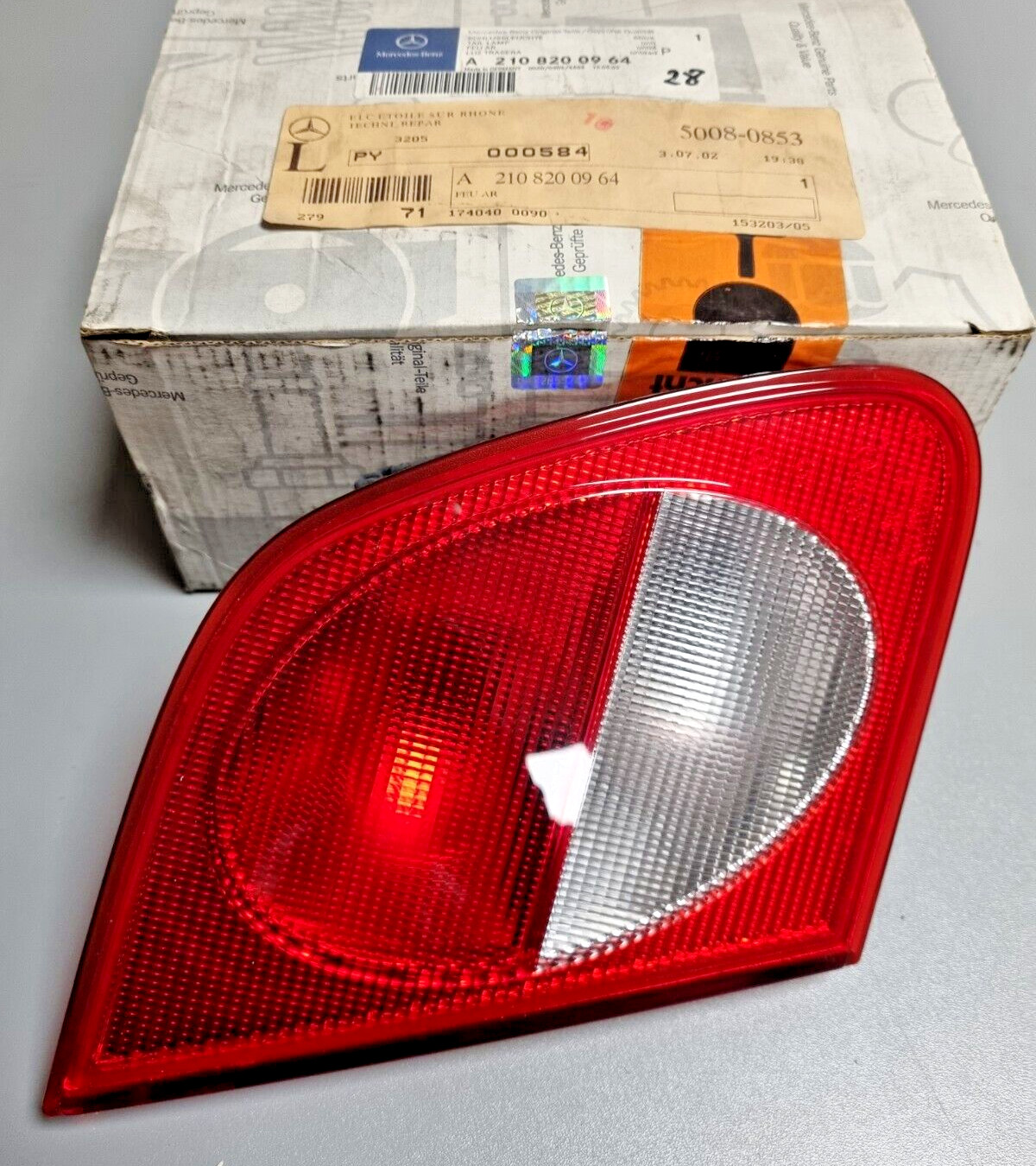 Feu arriere gauche Mercedes A 210 820 09 64 bloc optique arriere