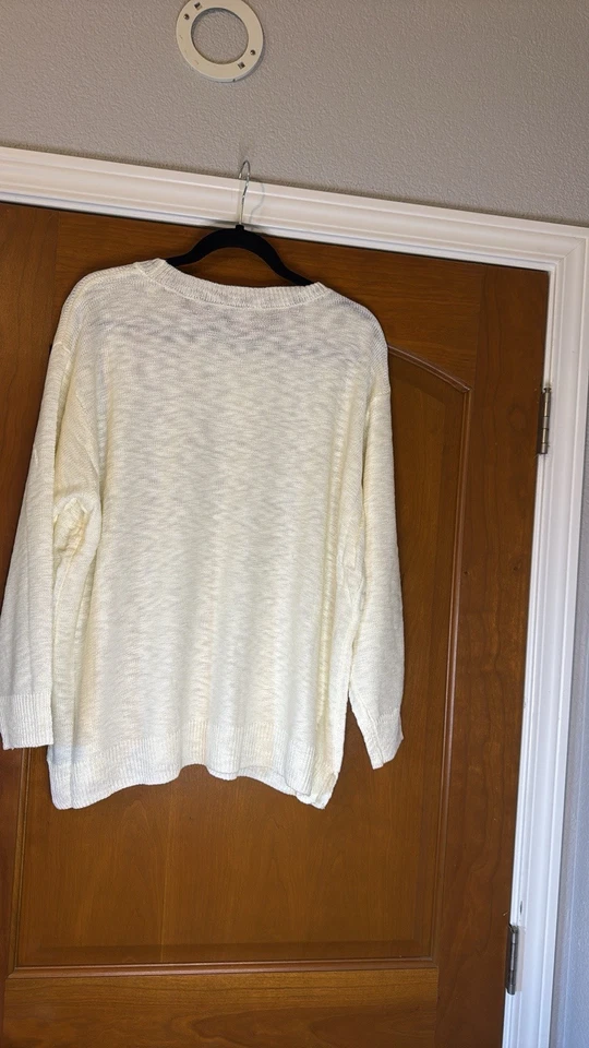 Suéteres Vince Camuto talla grande.  Nuevo con etiquetas. Tallas 1X/2X/3X. Color crema ligero.  Foto 4 de 4