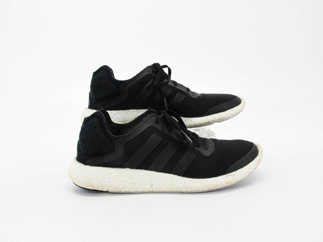 pure black sports shoes