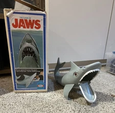 Vintage 1975 JAWS Game by Ideal Original Box  & Shark