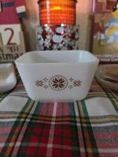 Pyrex Town & Country Refrigerator Dish 1 1/2 Cup 501B No Lid