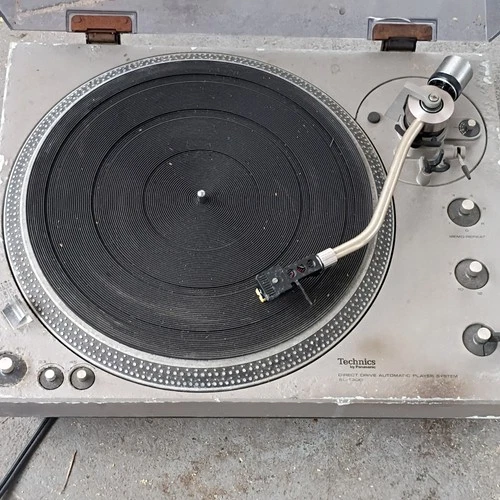 Technics by Panasonic SL-1300 Silver Direct Drive Automatic Turntable 33 45