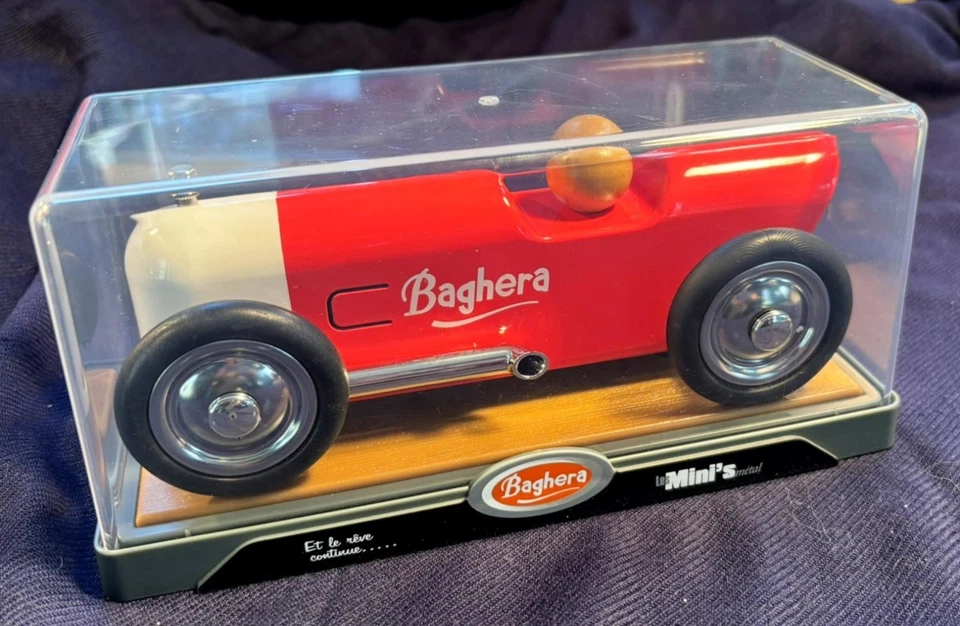 "Bugatti-esque" 1930s Art Deco Red Baghera Roadster High Quality Metal Toy Car - Image 3 of 4