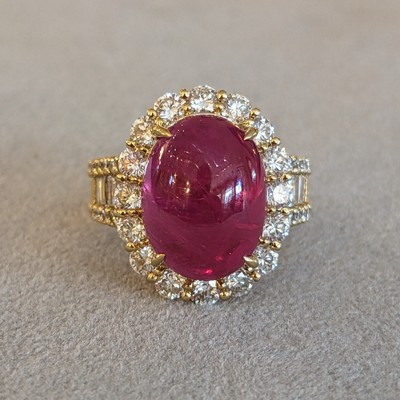 GIA Burma Cabochon Rubin 13,60 ct und Diamant Ring in 18k Gelbgold - HM2693RB