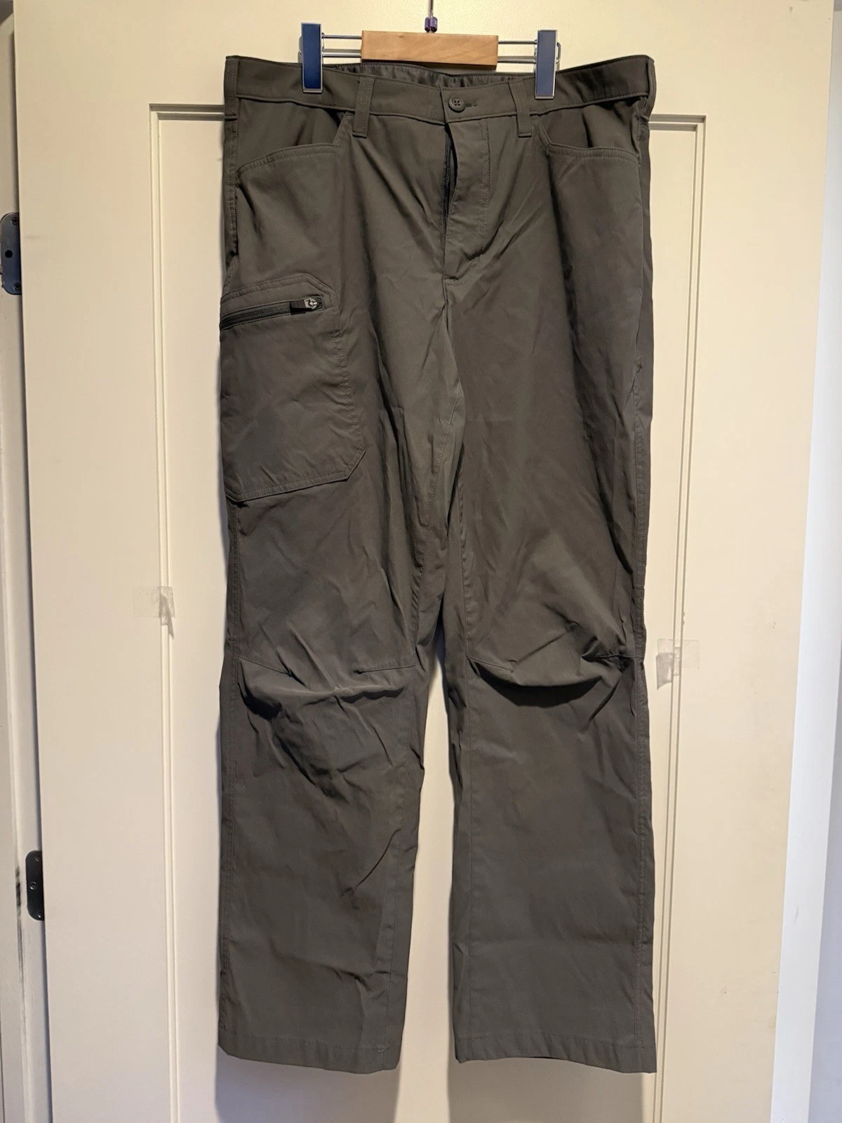 Eddie Bauer Rainier Cargo Pants Mens 36X30 Grey Stretch Hiking Outdoor Gorpcore
Opens in a new windo