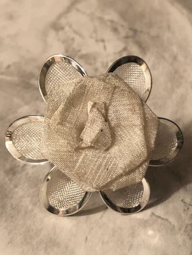 Silver Plated Mesh Daisy Flower Statement Brooch … - image 1