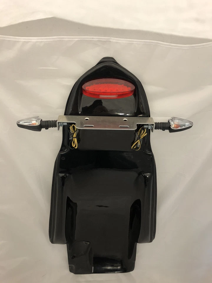Suzuki GSXR 600 K1 K2 K3 2000-03 A16 UNDERTRAY BLACK & LED LIGHT, INDs Tail Tidy - Image 2 of 4