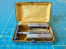 Vintage French Le Coq Open Comb DE safety razor with case, blade holders - rare