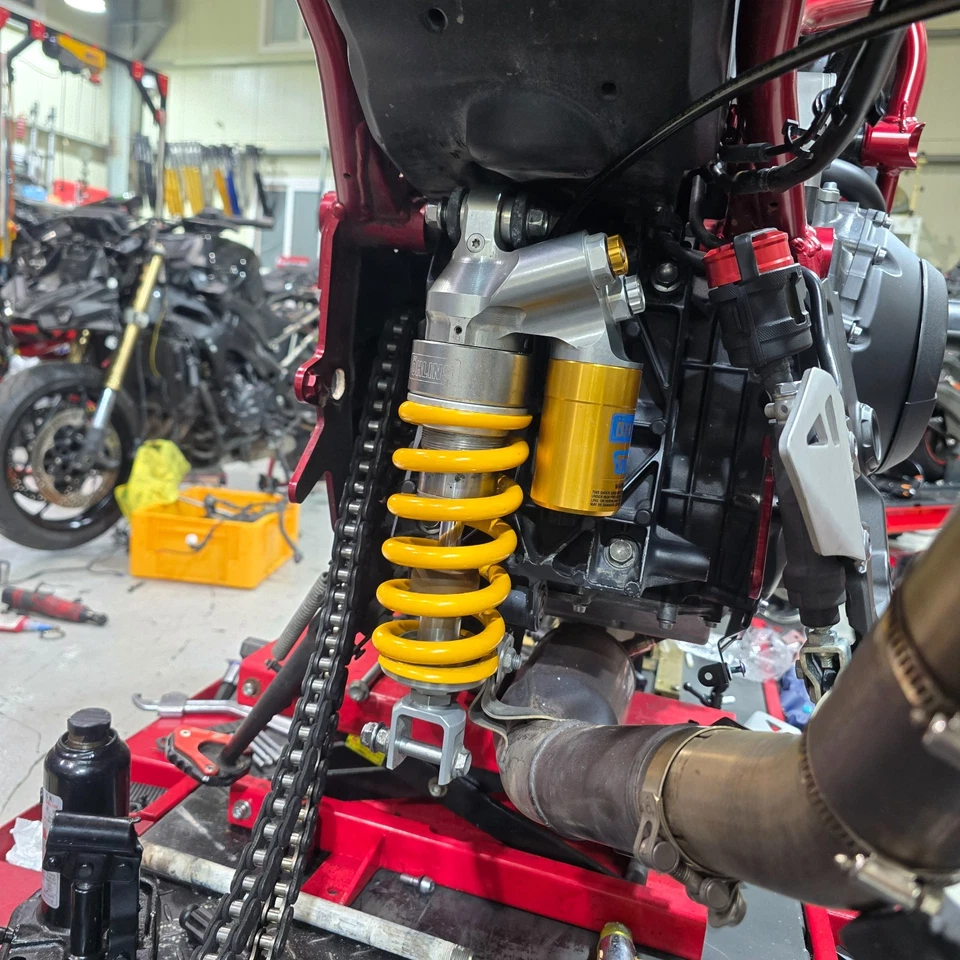 Amortiguador trasero Kawasaki serie Zh2 ka465 Ohlins Foto 2 de 4