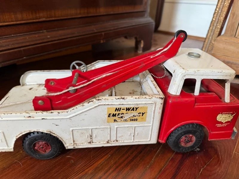 VINTAGE 1960’s NYLINT FORD PRESSED STEEL HI-WAY EMERGENCY TOW TRUCK /  WRECKER - Image 4 of 4