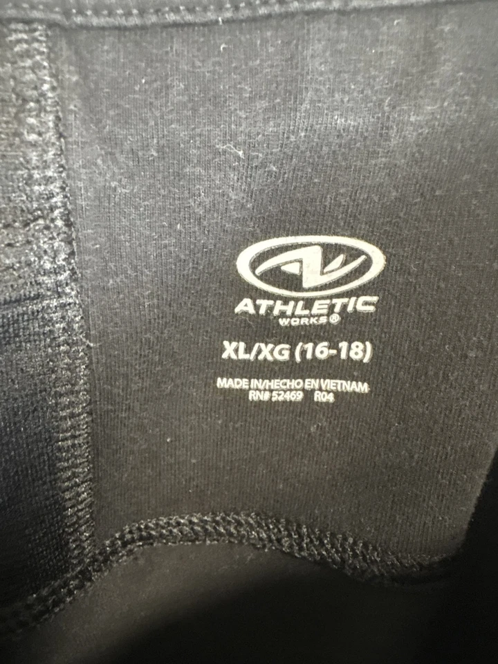 Athletic Works Women's XL (16-18) Black Leggings With Pockets - Image 3 of 3