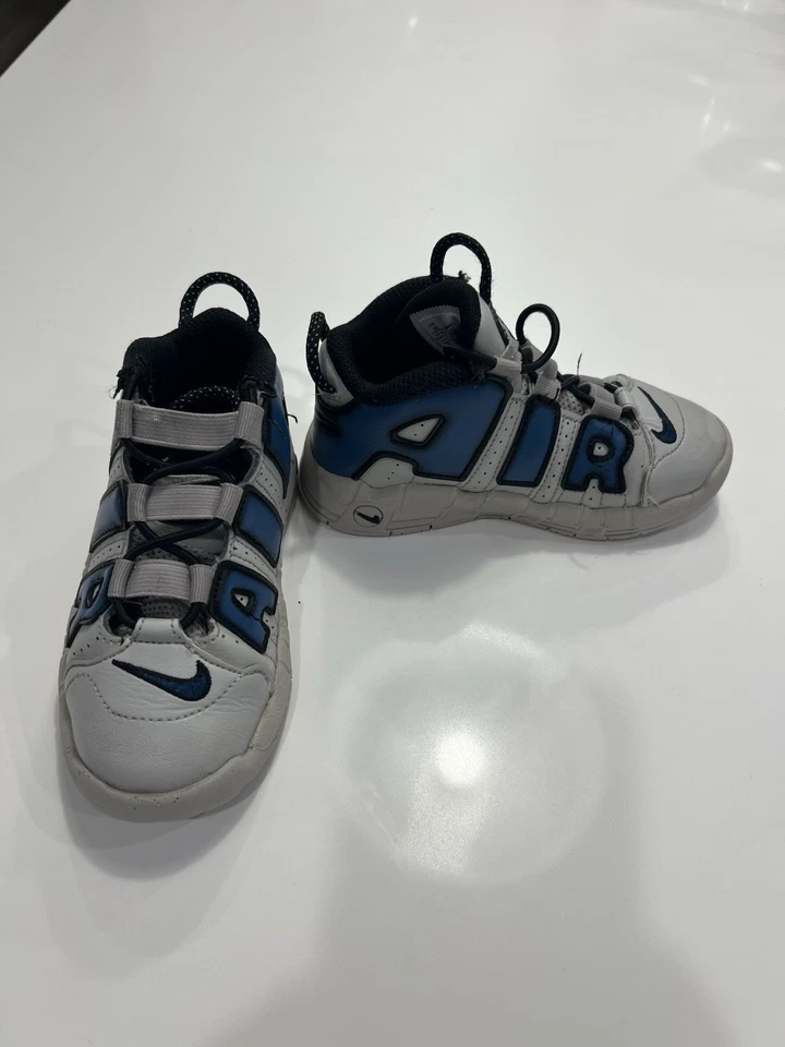Zapatillas Nike Uptempo para niños pequeños talla 9 C Foto 2 de 4