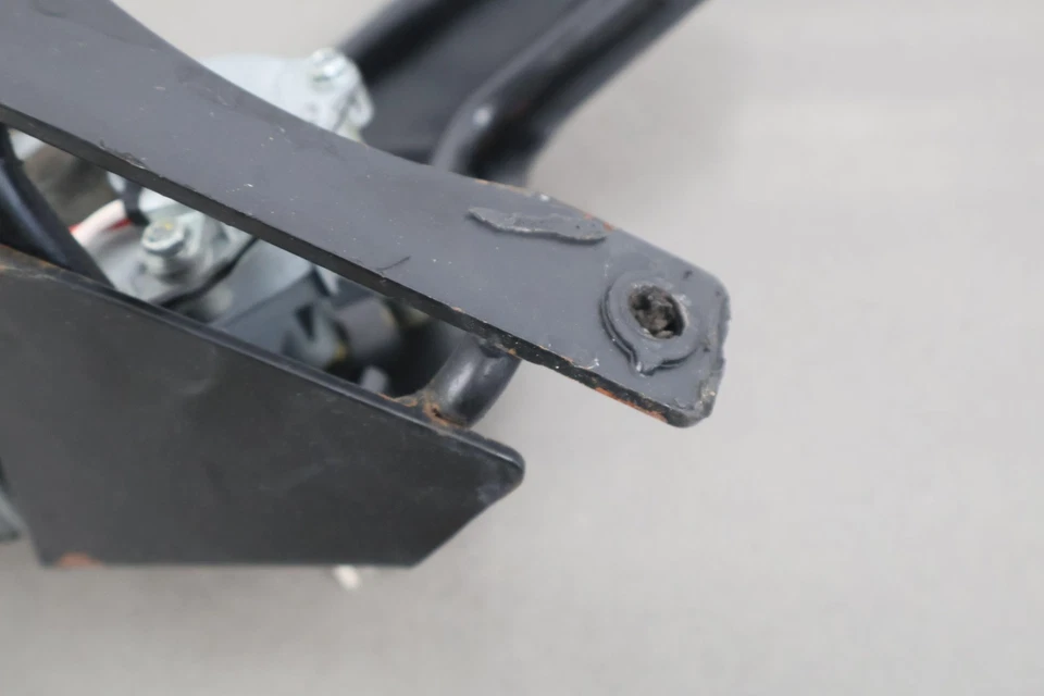 99-03 阿斯顿·马丁 DB7 Vantage V12 前挡风玻璃刮水电机(无法测试) — 第 4/4 张图片