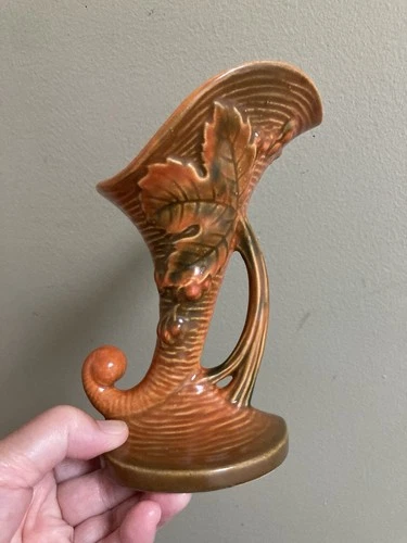 Vintage Art Deco Era Roseville  Art  Pottery Bushberry Cornucopia Vase 153-6