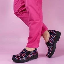 NWT $60 SIZE 11 Hawkwell Pro Leather Nurse Clogs for Women PATENT LEATHER  HEART