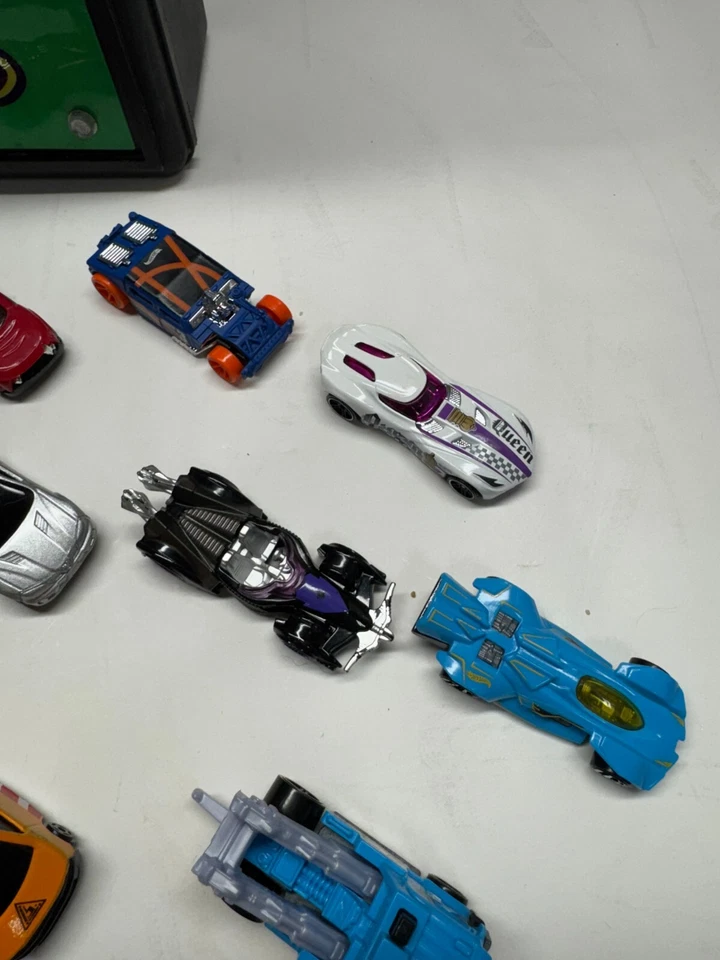 Grave Digger Hot Wheels Monster Jam Truck Carrying Case With 25+ matchbox Cars - Image 4 of 4