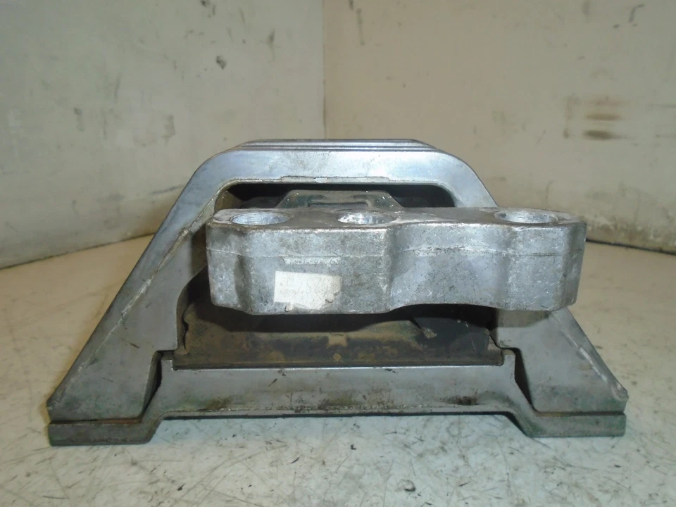 Pontiac G5 2009 montaje del motor delantero derecho Foto 3 de 4