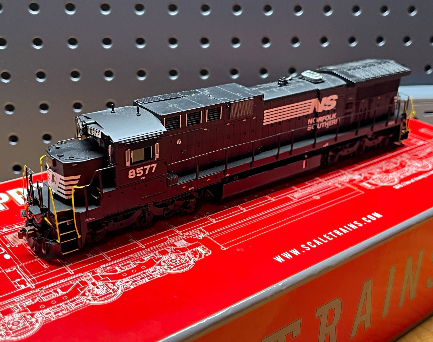 ScaleTrains HO GE C39-8 Norfolk Southern NS 8577 DCC & Sound
