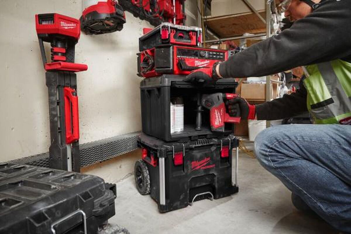 Milwaukee 4932480623 Black PACKOUT Cabinet & 2x 4932472129 Milwaukee 4932480623 Black PACKOUT Cabinet & 2x 4932472129