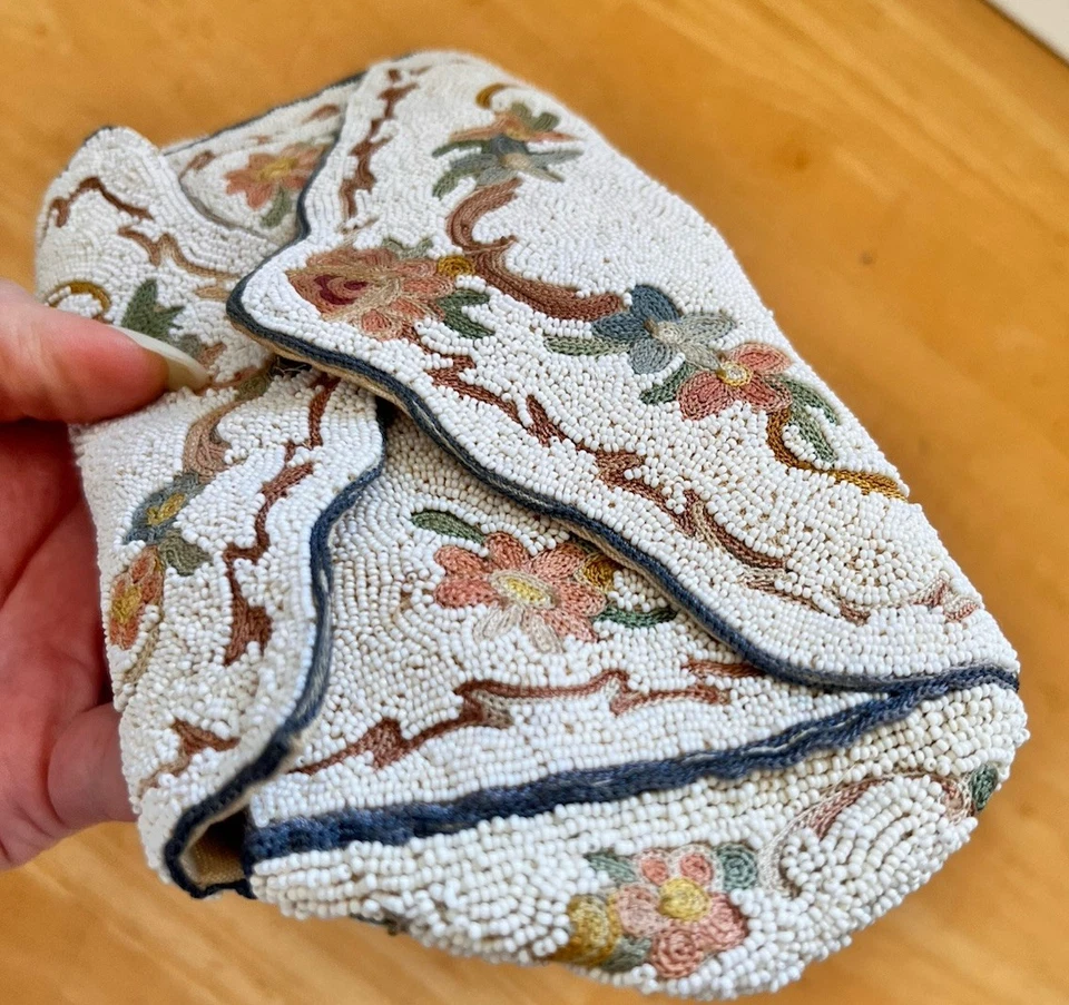 Deslumbrante Bolsa de Embreagem Edwardian Micro Seed Bead Crewel Floral Dedo França Estado perfeito - Imagem 3 de 4