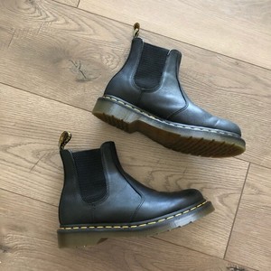 dr martens chelsea boots size 5