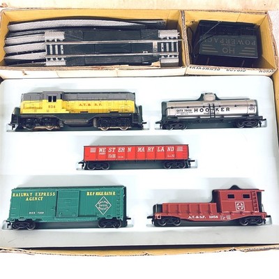 Marx Train Set #71553 (HO): GP-7 AT&SF Yellow,Hooker Tank,Railway