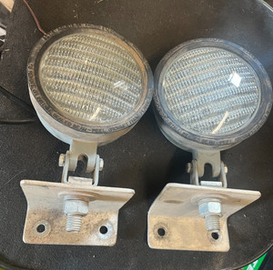 PAIR OF TRACTOR Utility work Lights 12 Volt Seal Beam Lamps w/brackets