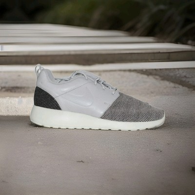Nike Roshe One Knit W Running Shoes - Size 7 - Simple Active Sneakers