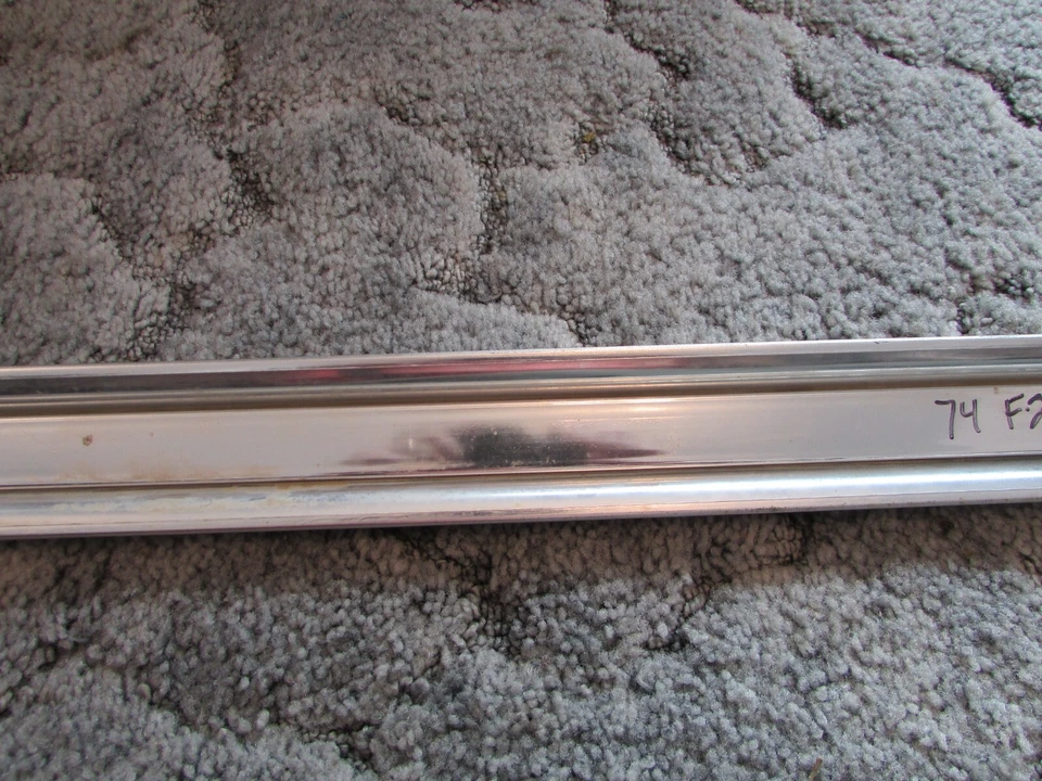 Camioneta "Ford" F100/150/250/350 1973-1979, guardabarros delantero derecho moldura exterior Foto 4 de 4