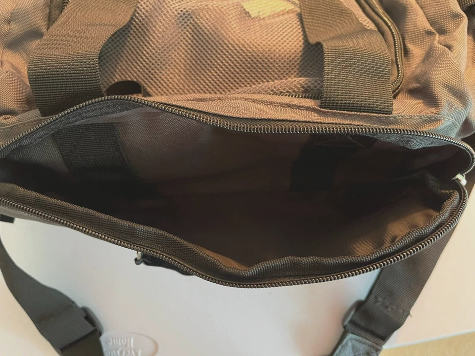 Bolsa de viagem Bass Pro Shops Club alças duplas, 4 compartimentos com zíper, nova - Imagem 2 de 4