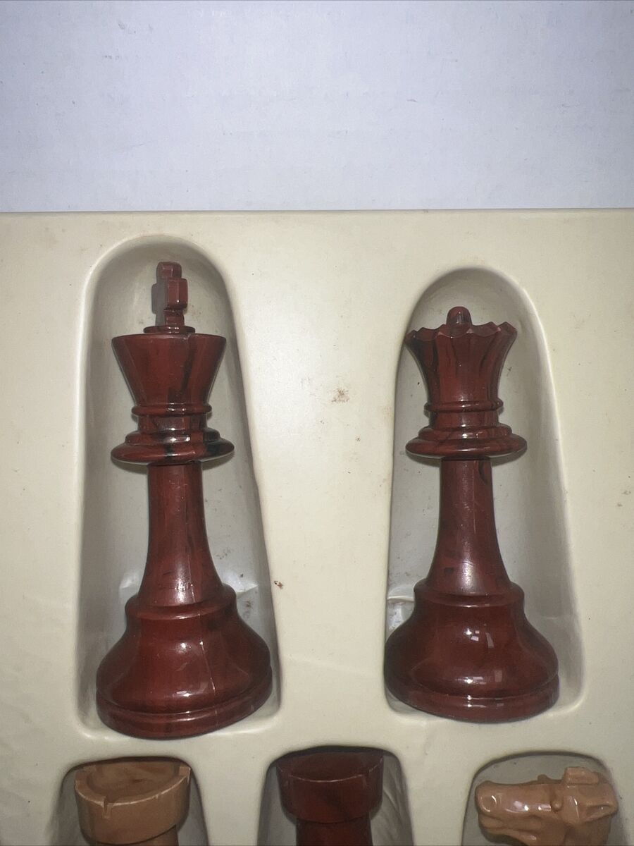 VTG Chessmaster Choice Of Champions Wooden Natural Burgundy Complete No  Board