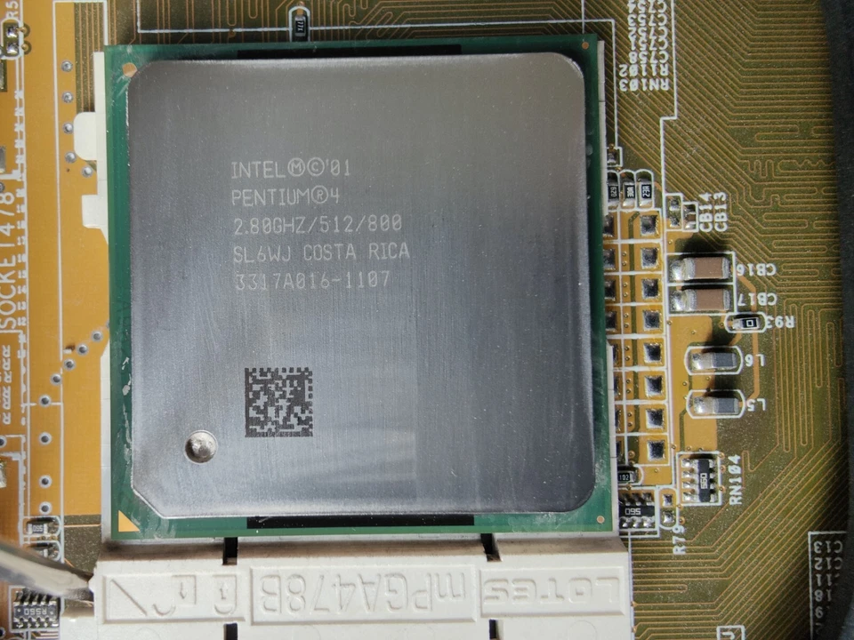 Asus P4C800-E DELUXE Socket 478 + 2.8GHz Pentium4 CPU + extras -- See photos -- - Image 3 of 4