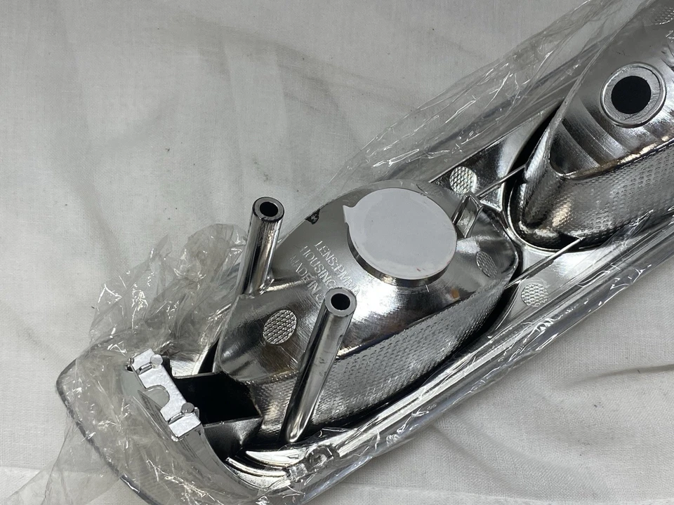 Park Signal Light Left Fits 99-02 Chevrolet Silverado & 00-06 Suburban Tahoe - Image 4 of 4