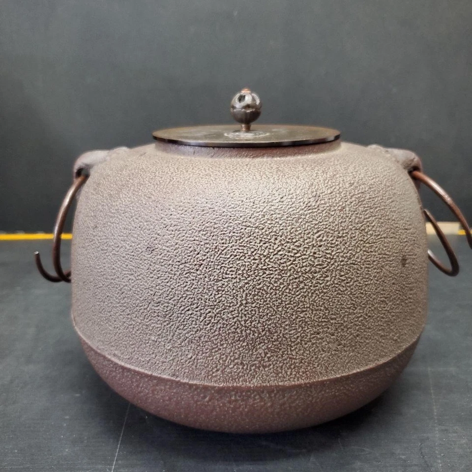 Hervidor de agua Chagama Kama ceremonia del té Sado Japón tradicional con caja de madera de Masamitsu Foto 2 de 4