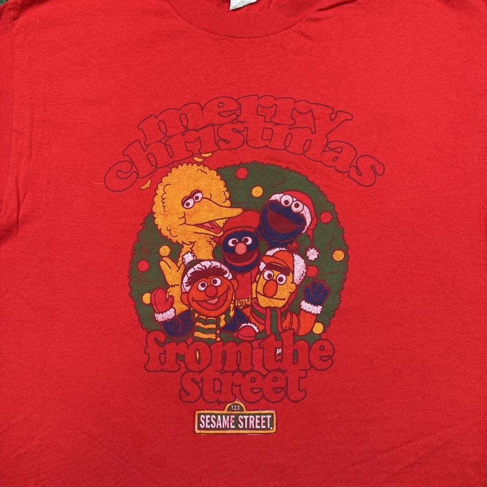 Camiseta Gráfica Plaza Sésamo Vintage Talla L Roja Manga Corta Feliz Navidad Foto 3 de 4