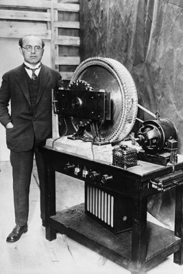 Berlin Deutschland Professor Karolus mit seiner Spiegelscheibe welche i- 1928 4x6 Foto