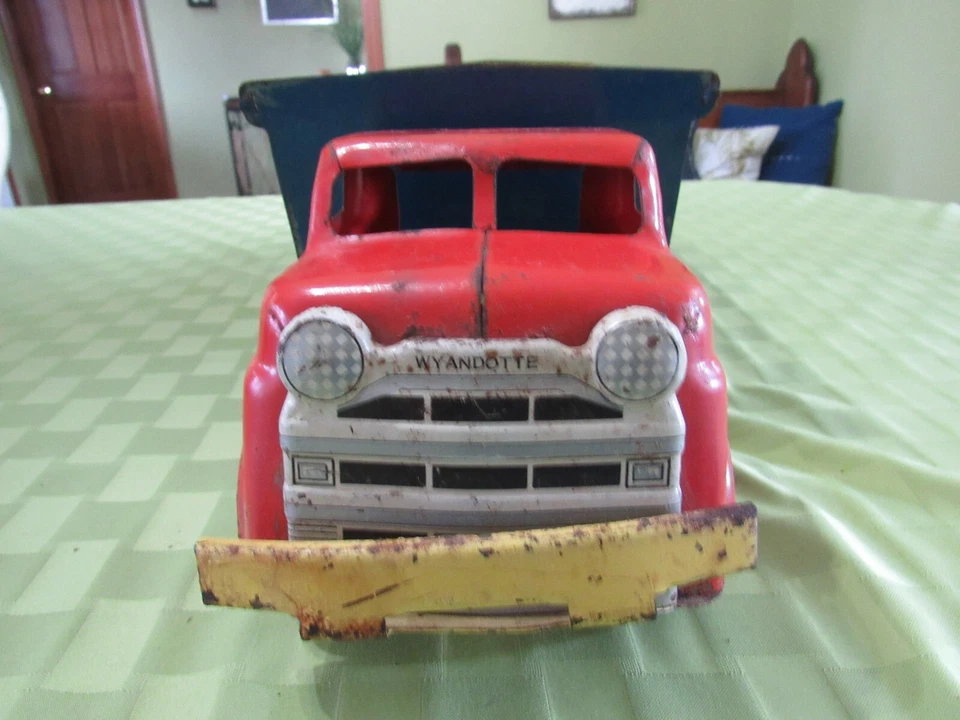 CAMIÓN DE ACERO PRENSADO WYANDOTTE TODO ORIGINAL DE COLECCIÓN CON PLATAFORMA DE VOLTEO Foto 4 de 4