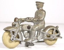 1920s CAST IRON KILGORE POLICE MOTORCYCLE IN ORIGINAL PAINT WITH ORIGINAL WHEELS
