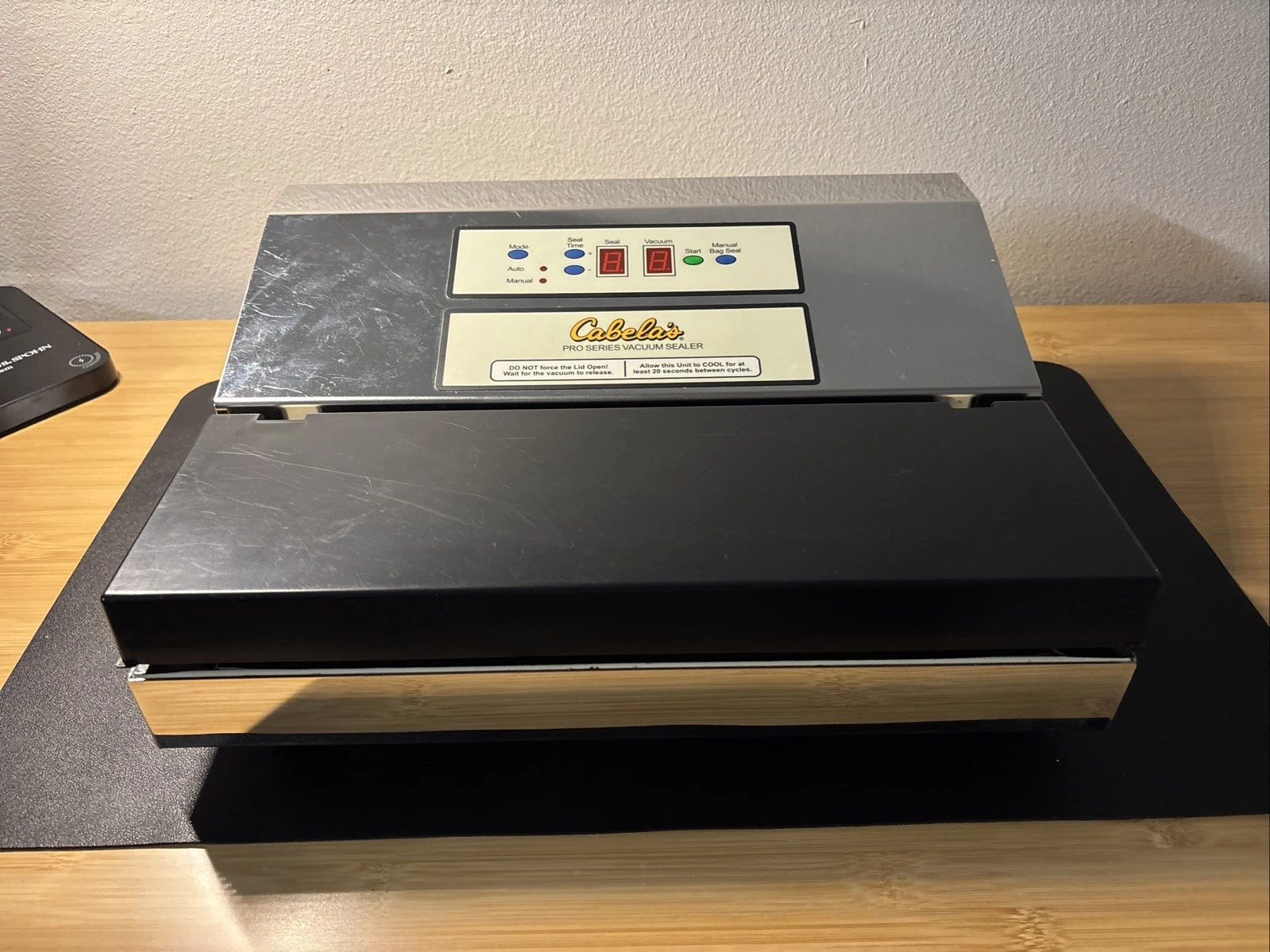 Cabela's 12'' Pro Series Vacuum Sealer Model 08-0601-C
Opens in a new window or tab