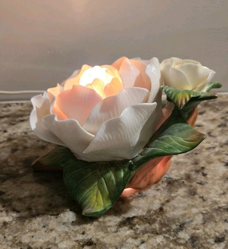 Vintage Magnolia Ceramic Ambient Light Floral MCM Hand Painted Desk Lamp - Image 4 of 4