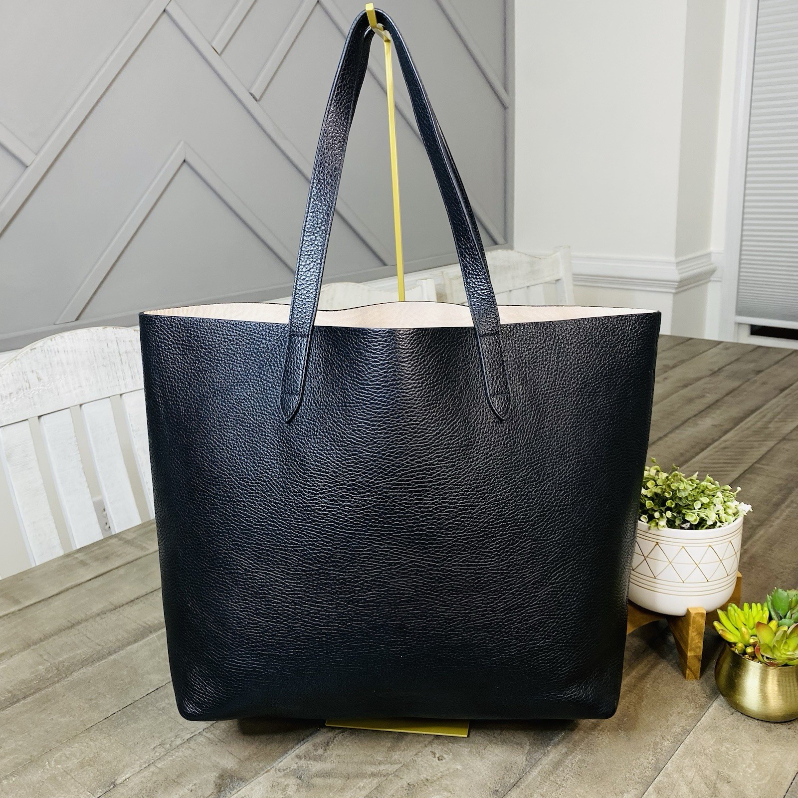 Cuyana Classic Structured Pebble Leather Tote Bag Black Women Large Shoulder Bag