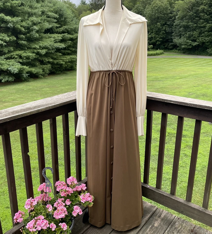 Vestido de noite VANITY FAIR anfitriã nylon marrom vovó anos 60 vintage médio - Imagem 2 de 4