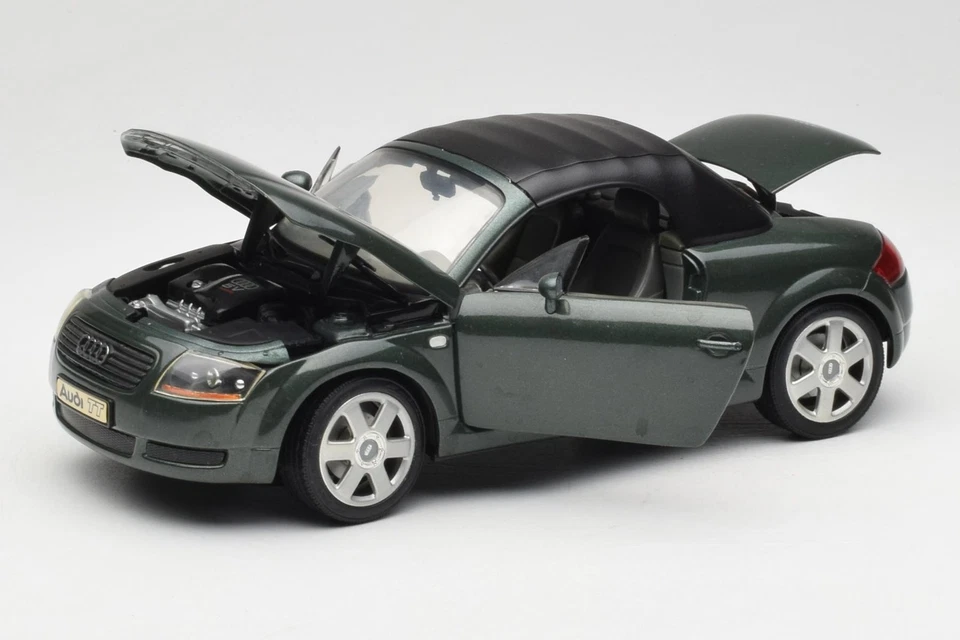 08979 Audi TT Roadster Green Revell 1/18 - Immagine 2 di 4