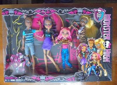 Monster High A Pack of Trouble (2013), NIB **Box Has Damage**