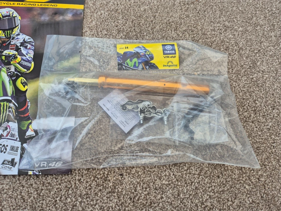 1/4 DEAGOSTINI Costruire Il Yamaha YZR-M1 Valentino Rossi Moto Parte Numero #7 - Immagine 2 di 3