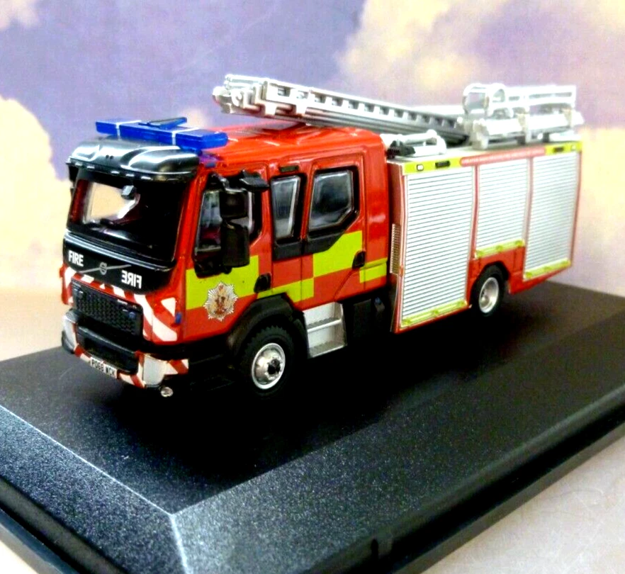 OXFORD 1/76 VOLVO FL PUMP ENGINE GREATER MANCHESTER FIRE & RESCUE 76VEO003 - Image 3 of 4